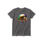 Un T-shirt charbon à manches courtes et col rond pour jeune, orné d'un motif représentant un arthropode sur le devant.