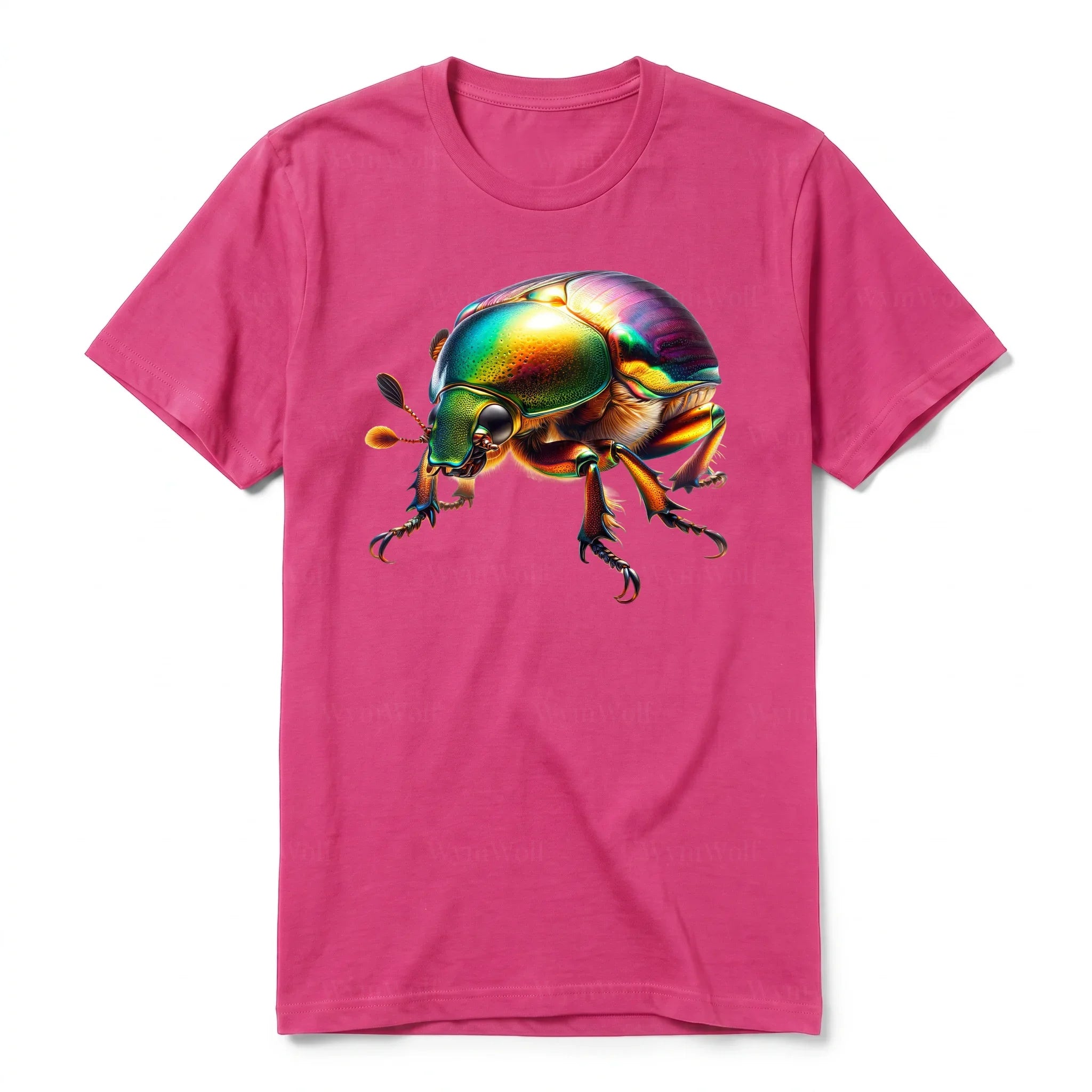 Un T-shirt framboise à manches courtes et col rond, orné d'un motif représentant un arthropod sur le devant.