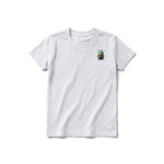 Un T-shirt gris cendré à manches courtes et col rond pour jeune, orné d'un motif représentant un arthropode sur la poitrine gauche.