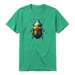 Un T-shirt kelly à manches courtes et col rond, orné d'un motif représentant un arthropod sur le devant.