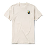 Un T-shirt blanc vintage à manches courtes et col rond, orné d'un motif représentant un arthropod sur la poitrine gauche.