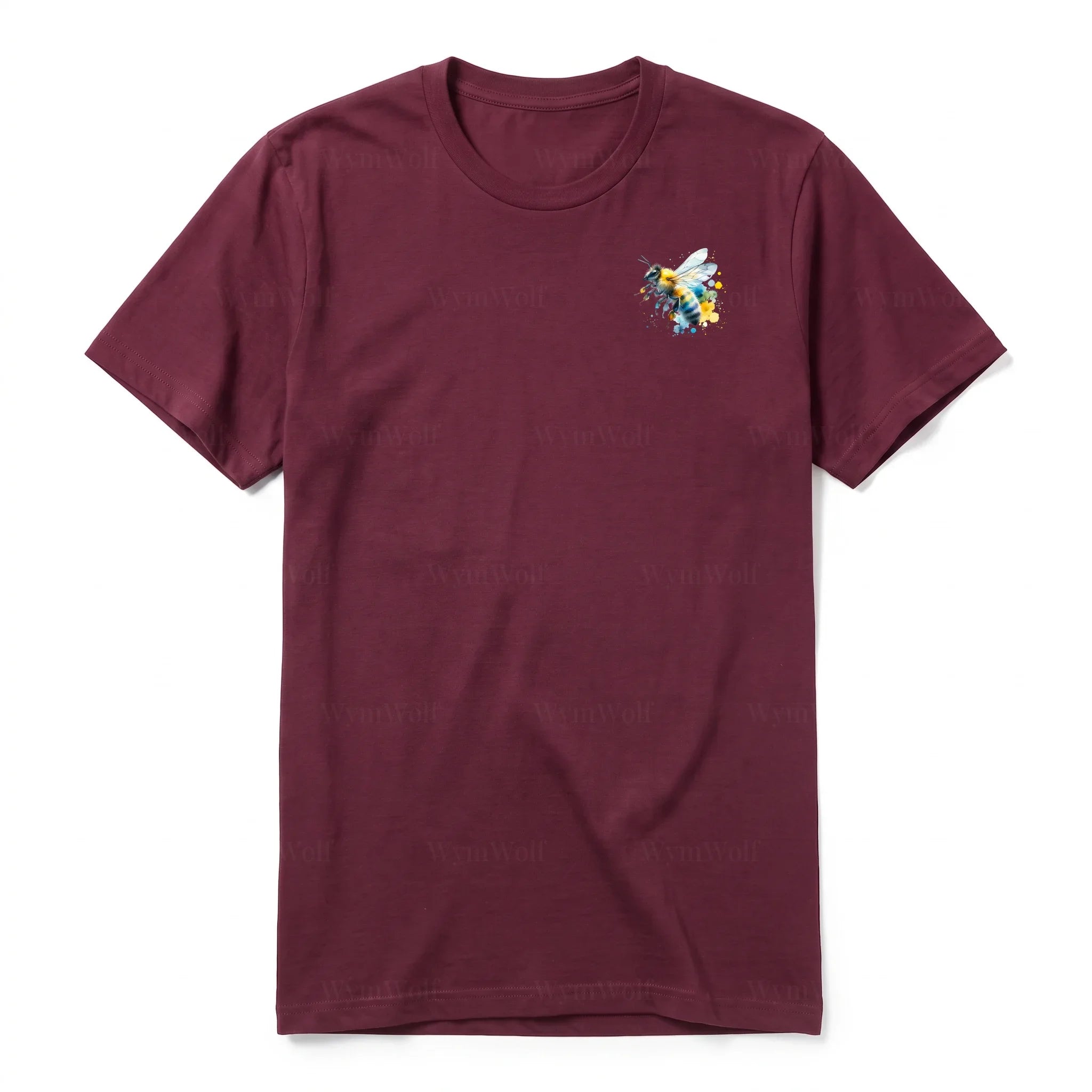 Un T-shirt marron à manches courtes et col rond, orné d'un motif représentant un arthropod sur la poitrine gauche.