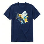 Un T-shirt marine à manches courtes et col rond, orné d'un motif représentant un arthropod sur le devant.