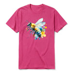 Un T-shirt framboise à manches courtes et col rond, orné d'un motif représentant un arthropod sur le devant.