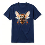 Un T-shirt marine à manches courtes et col rond, orné d'un motif représentant un arthropod sur le devant.