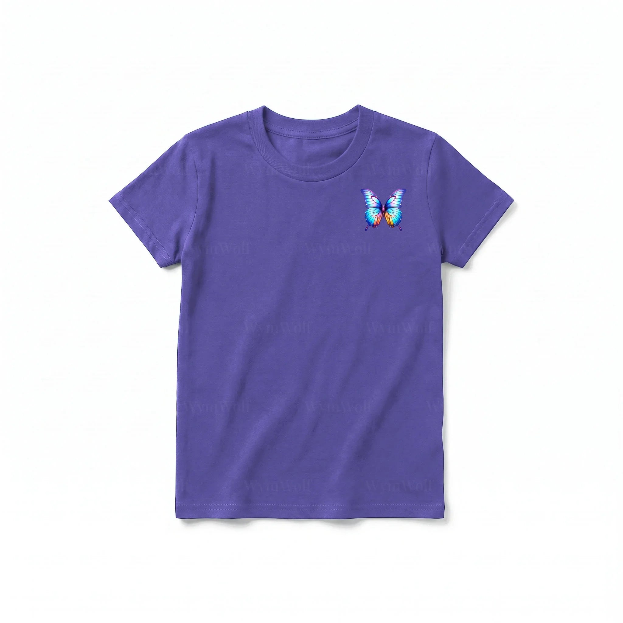 Un T-shirt violet à manches courtes et col rond pour jeune, orné d'un motif représentant un arthropode sur la poitrine gauche.