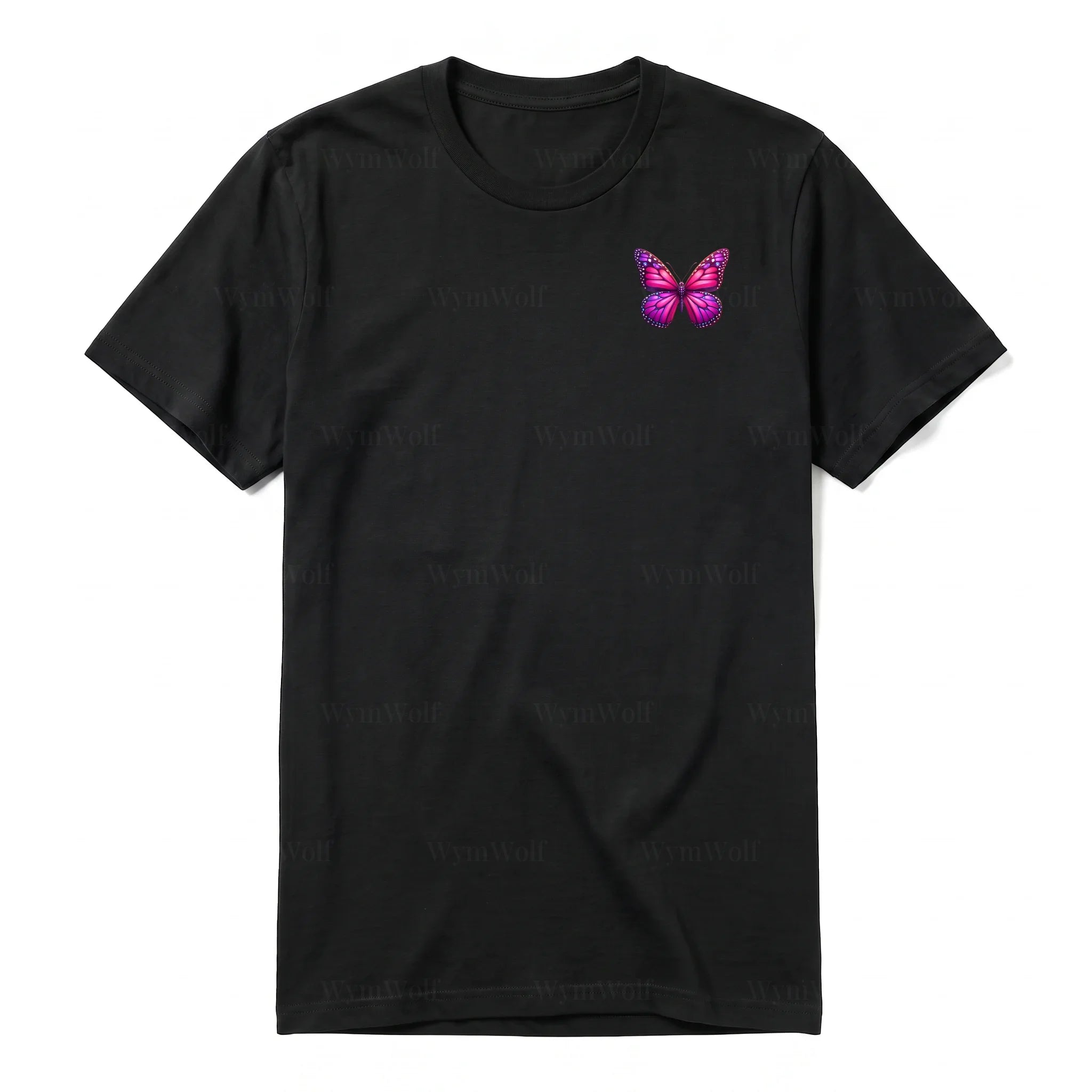Un T-shirt noir à manches courtes et col rond, orné d'un motif représentant un arthropod sur la poitrine gauche.
