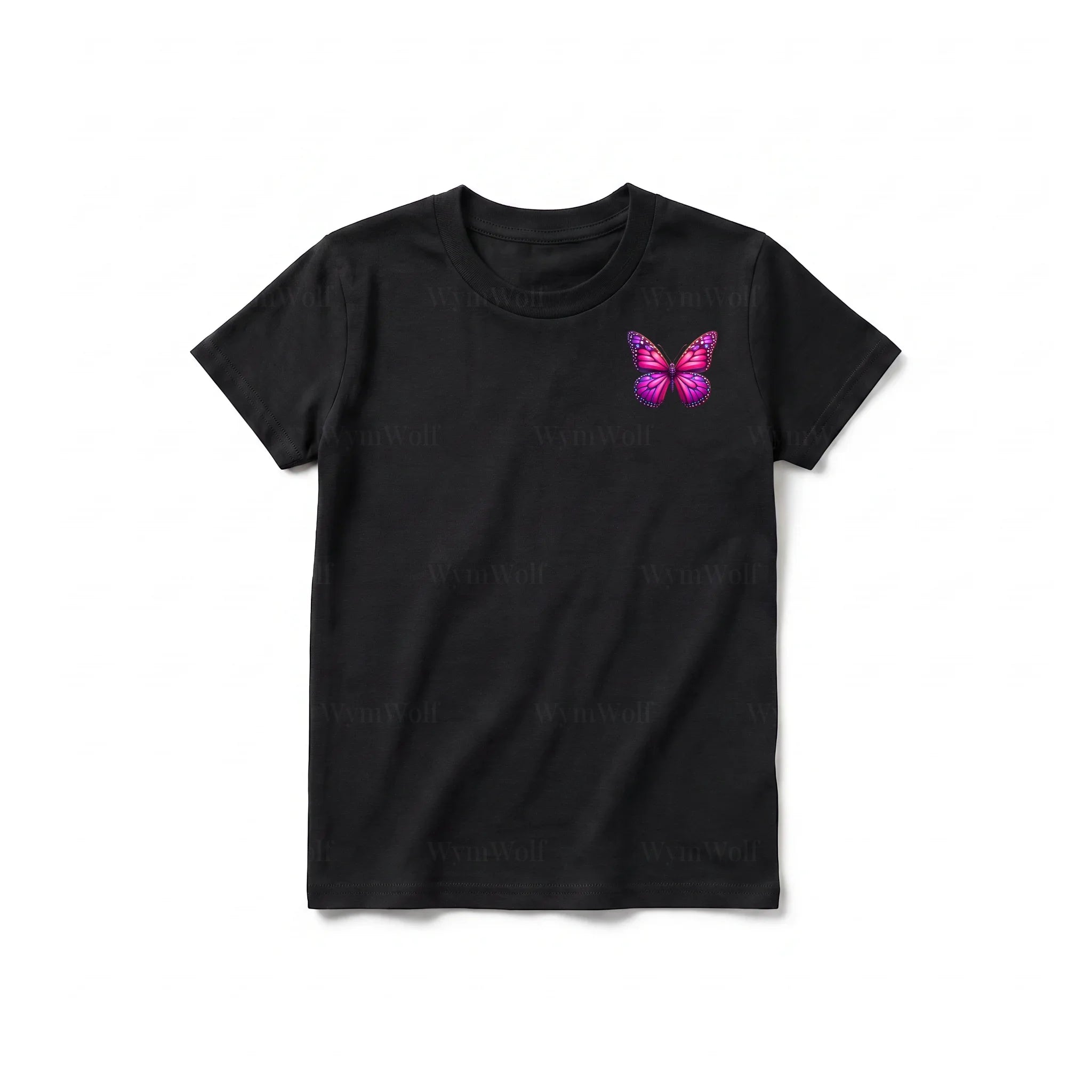 Un T-shirt noir à manches courtes et col rond pour jeune, orné d'un motif représentant un arthropode sur la poitrine gauche.
