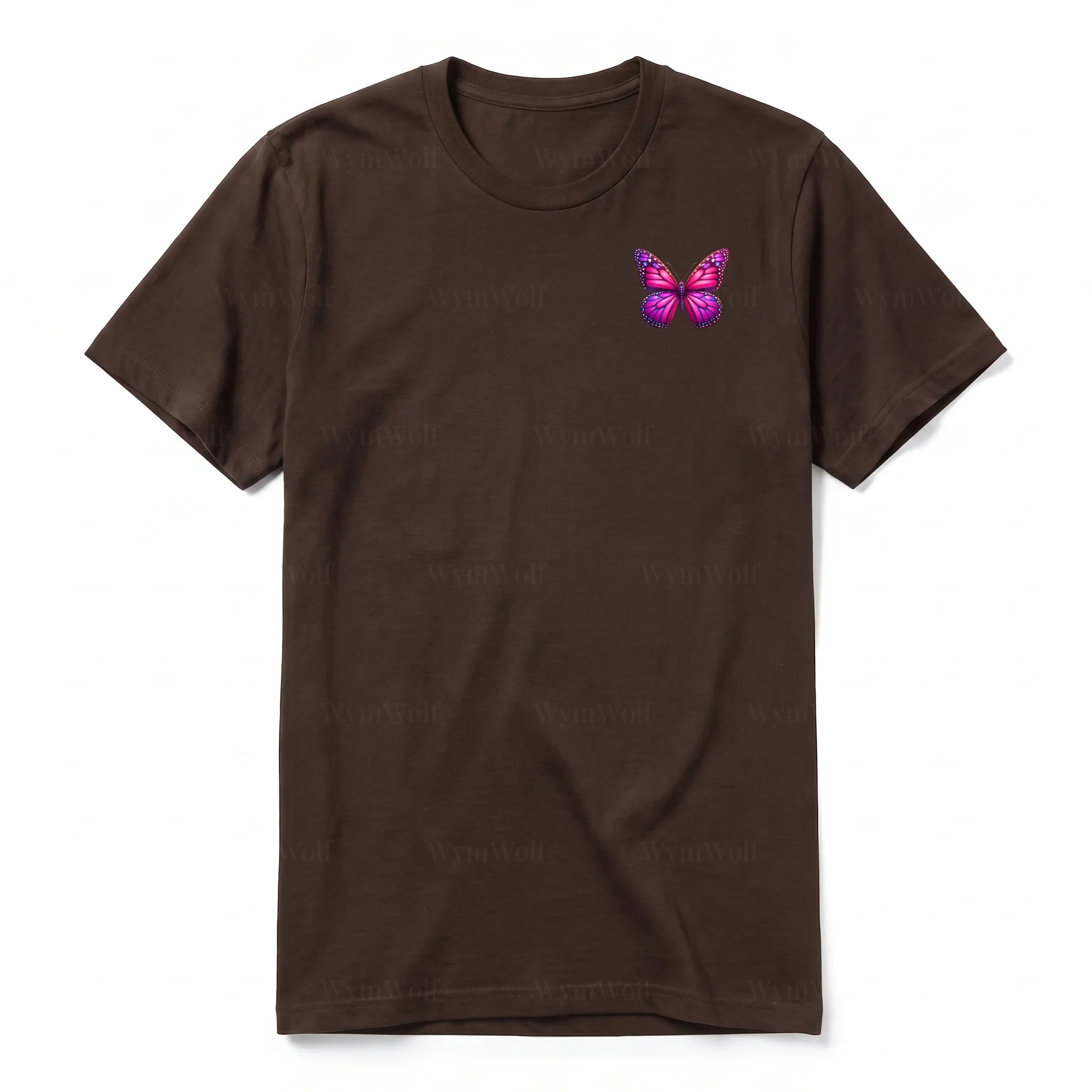 Un T-shirt chocolat à manches courtes et col rond, orné d'un motif représentant un arthropod sur la poitrine gauche.