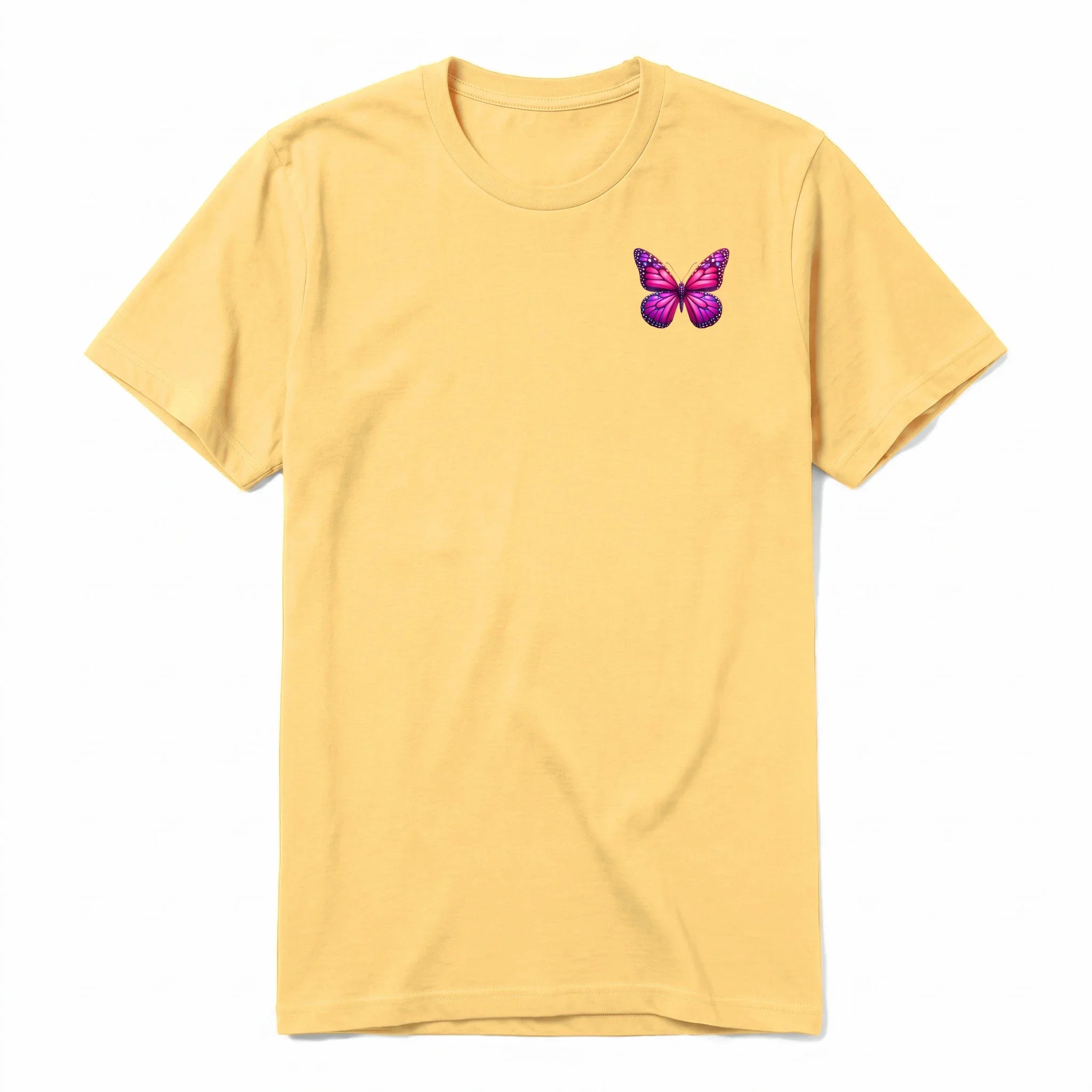 Un T-shirt moutarde à manches courtes et col rond, orné d'un motif représentant un arthropod sur la poitrine gauche.