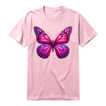 Un T-shirt rose à manches courtes et col rond, orné d'un motif représentant un arthropod sur le devant.