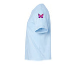 Un T-shirt poudre à manches courtes et col rond, orné d'un motif représentant un arthropode sur le haut de la manche gauche.