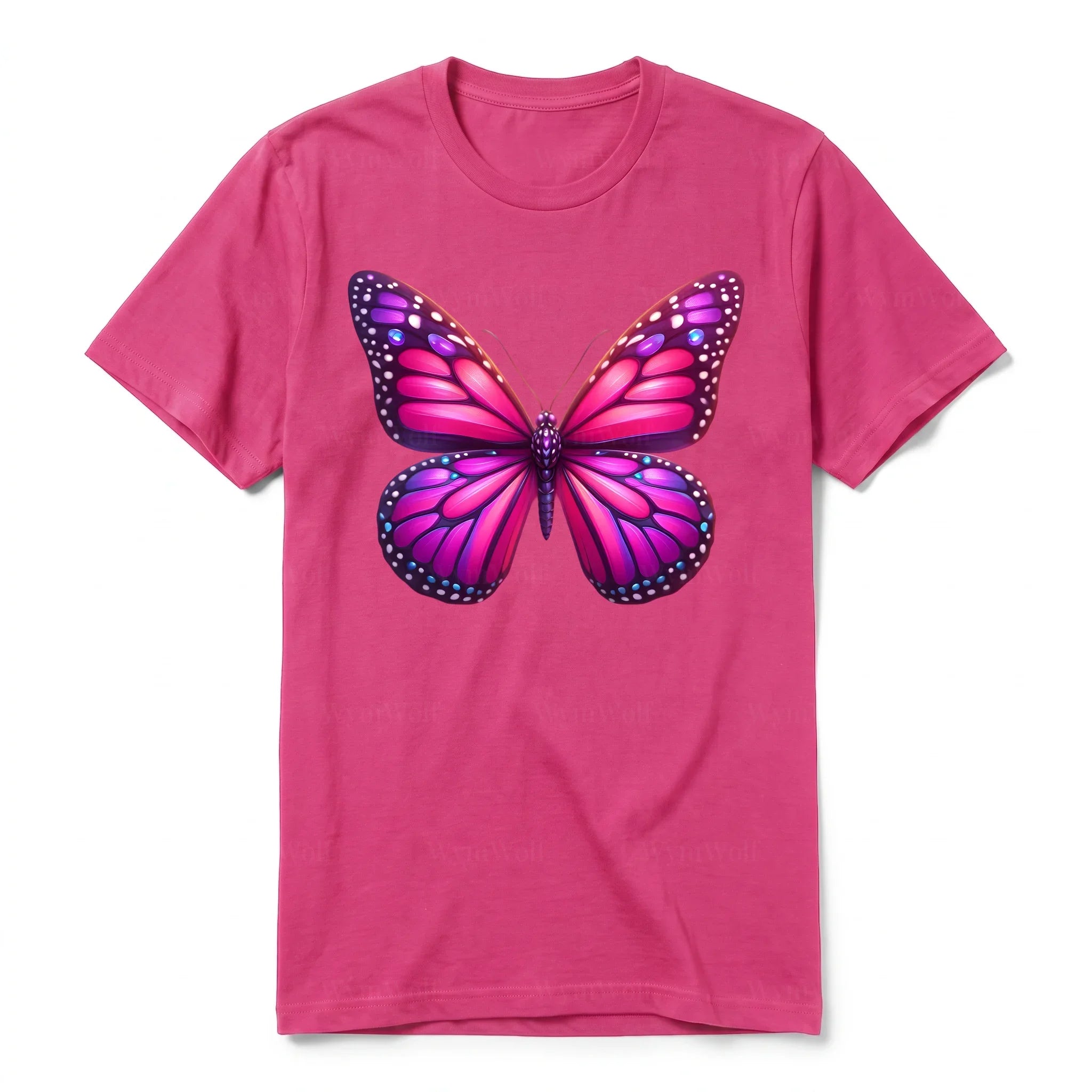 Un T-shirt framboise à manches courtes et col rond, orné d'un motif représentant un arthropod sur le devant.