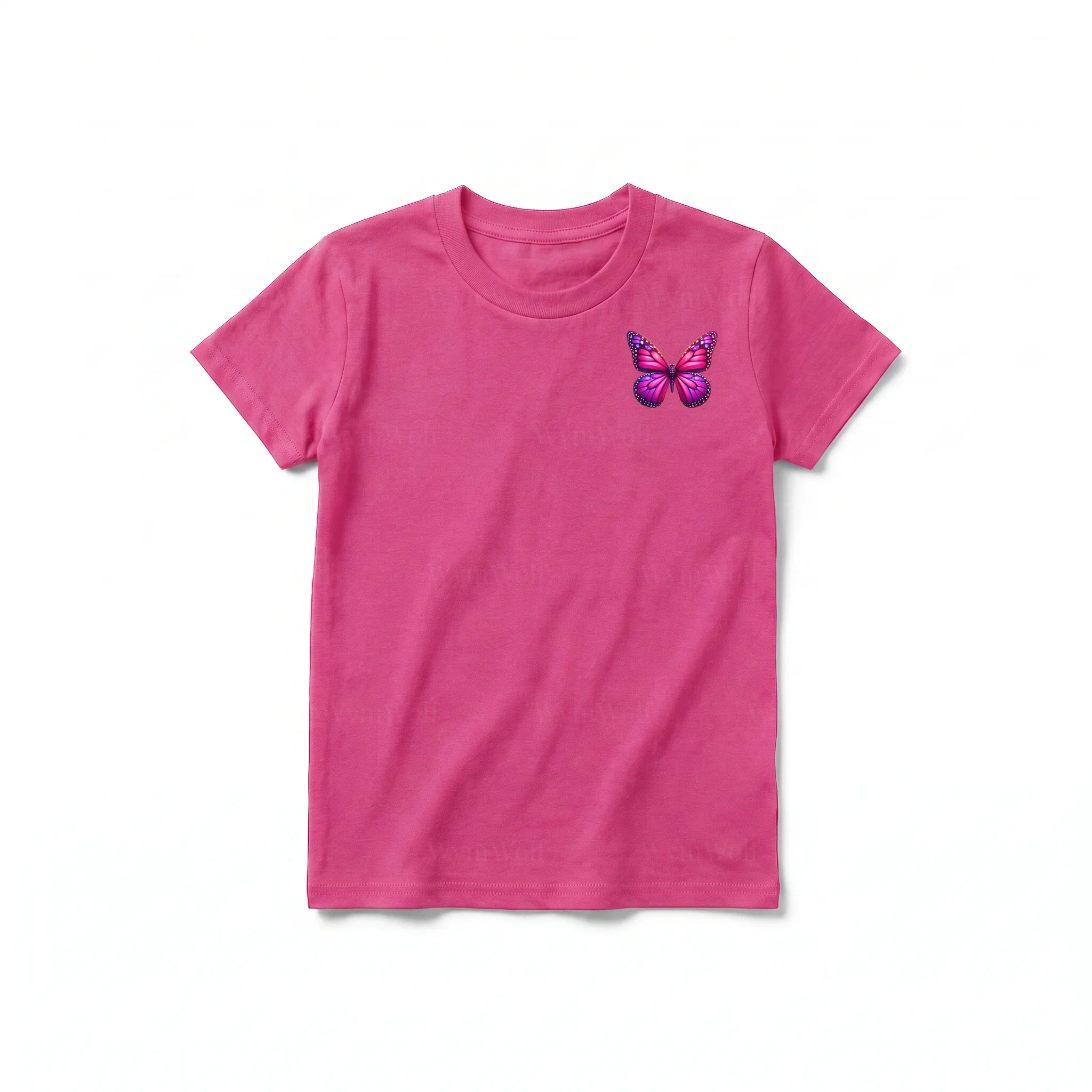 Un T-shirt framboise à manches courtes et col rond pour jeune, orné d'un motif représentant un arthropode sur la poitrine gauche.