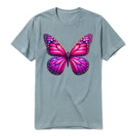 Un T-shirt sauge à manches courtes et col rond, orné d'un motif représentant un arthropod sur le devant.