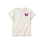 Un T-shirt blanc vintage à manches courtes et col rond pour jeune, orné d'un motif représentant un arthropode sur la poitrine gauche.