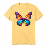 Un T-shirt moutarde à manches courtes et col rond, orné d'un motif représentant un arthropod sur le devant.