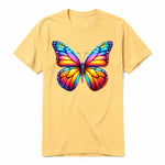 Un T-shirt moutarde à manches courtes et col rond, orné d'un motif représentant un arthropod sur le devant.