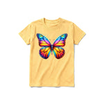 Un T-shirt moutarde à manches courtes et col rond pour jeune, orné d'un motif représentant un arthropode sur le devant.