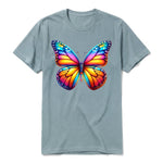 Un T-shirt sauge à manches courtes et col rond, orné d'un motif représentant un arthropod sur le devant.