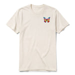 Un T-shirt blanc vintage à manches courtes et col rond, orné d'un motif représentant un arthropod sur la poitrine gauche.