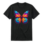 Un T-shirt noir à manches courtes et col rond, orné d'un motif représentant un arthropod sur le devant.