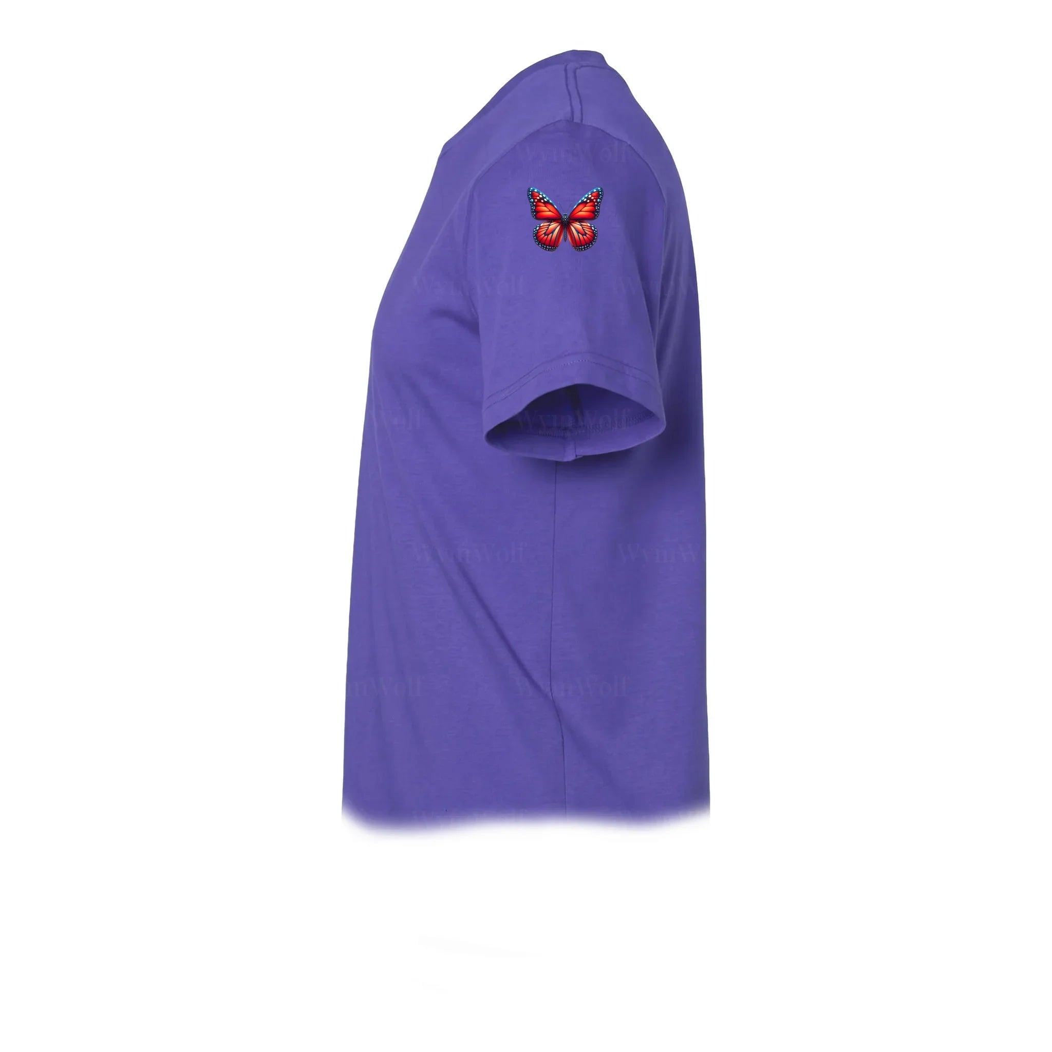 Un T-shirt violet à manches courtes et col rond, orné d'un motif représentant un arthropode sur le haut de la manche gauche.