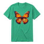 Un T-shirt kelly à manches courtes et col rond, orné d'un motif représentant un arthropod sur le devant.