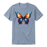 Un T-shirt steel-blue à manches courtes et col rond, orné d'un motif représentant un arthropod sur le devant.