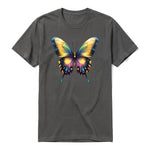 Un T-shirt charbon à manches courtes et col rond, orné d'un motif représentant un arthropod sur le devant.