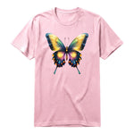 Un T-shirt rose à manches courtes et col rond, orné d'un motif représentant un arthropod sur le devant.