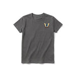Un T-shirt charbon à manches courtes et col rond pour jeune, orné d'un motif représentant un arthropode sur la poitrine gauche.