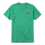Un T-shirt kelly à manches courtes et col rond, orné d'un motif représentant un arthropod sur la poitrine gauche.