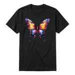 Un T-shirt noir à manches courtes et col rond, orné d'un motif représentant un arthropod sur le devant.