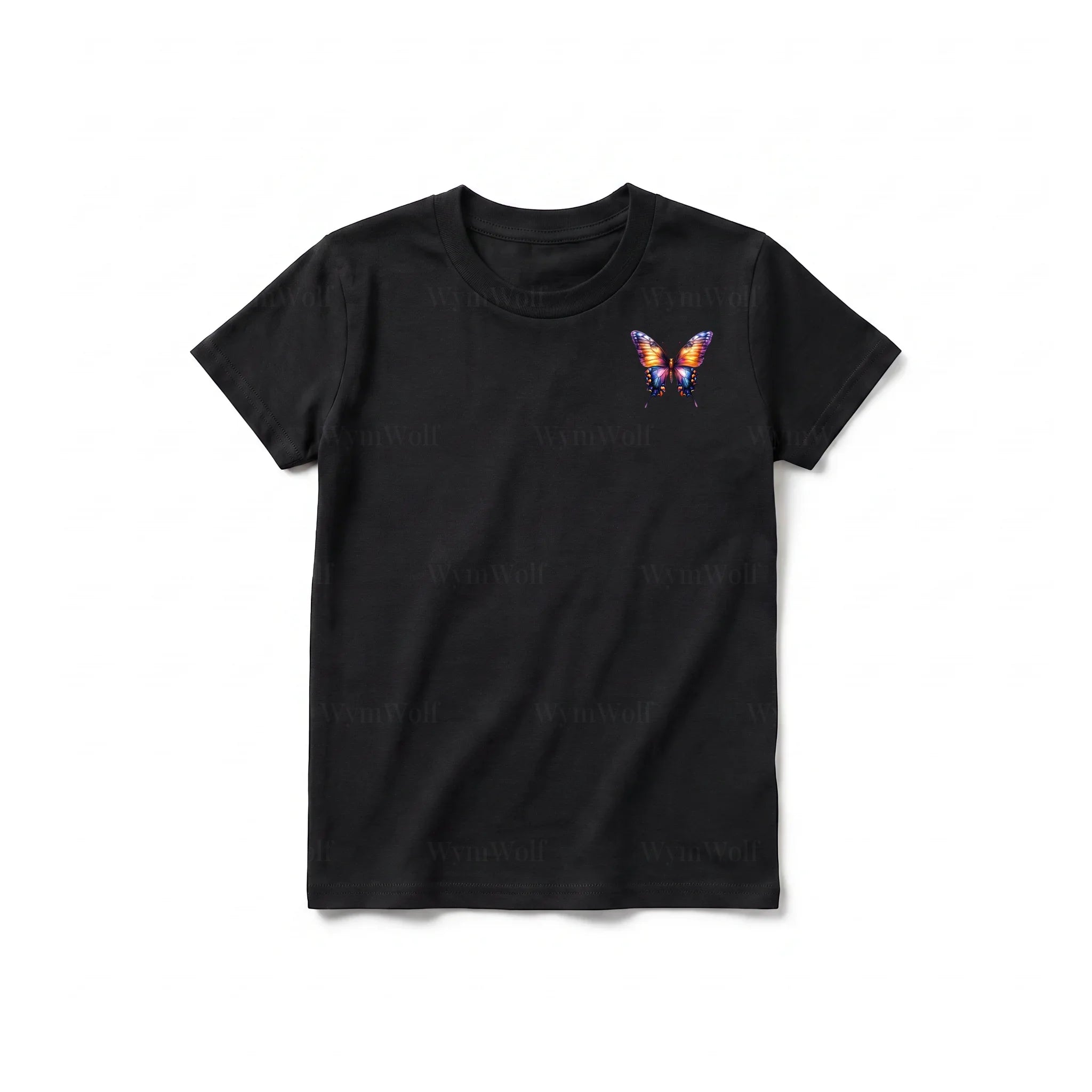 Un T-shirt noir à manches courtes et col rond pour jeune, orné d'un motif représentant un arthropode sur la poitrine gauche.