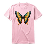 Un T-shirt rose à manches courtes et col rond, orné d'un motif représentant un arthropod sur le devant.