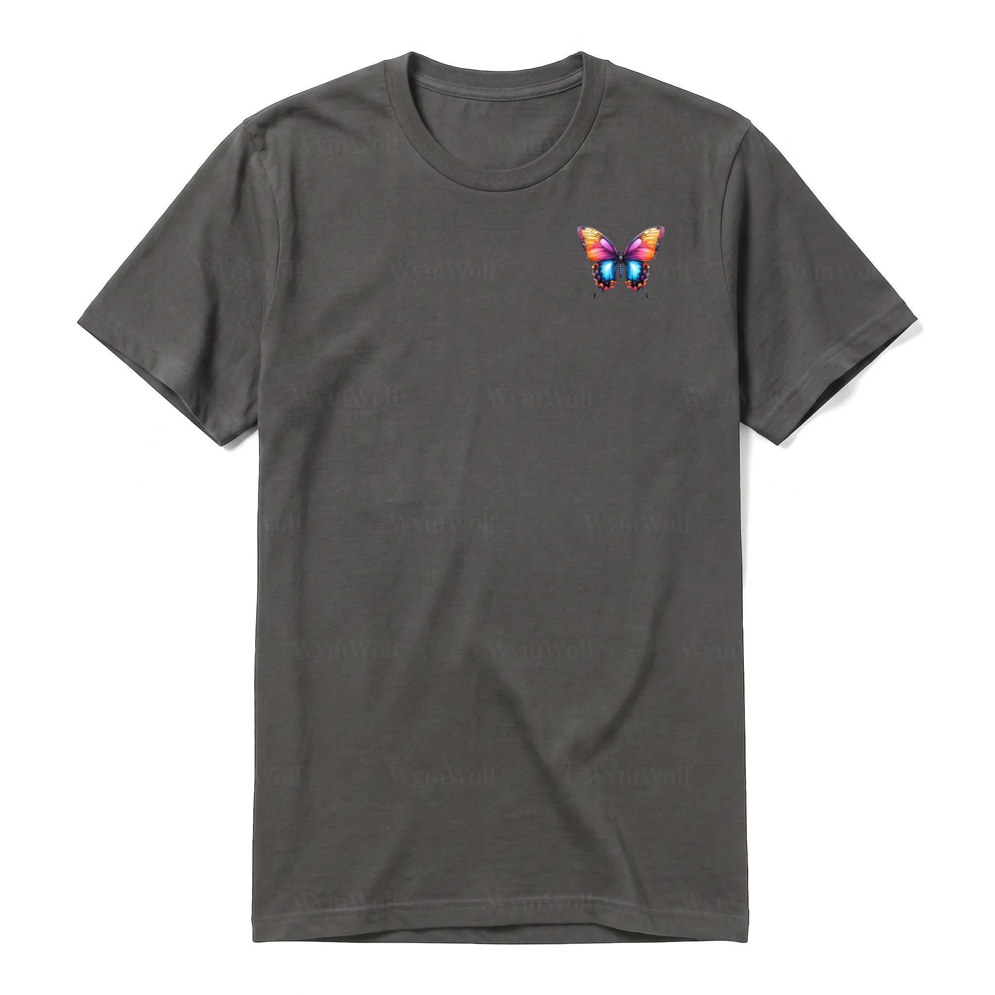 Un T-shirt charbon à manches courtes et col rond, orné d'un motif représentant un arthropod sur la poitrine gauche.