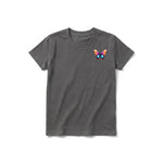 Un T-shirt charbon à manches courtes et col rond pour jeune, orné d'un motif représentant un arthropode sur la poitrine gauche.