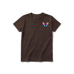 Un T-shirt chocolat à manches courtes et col rond pour jeune, orné d'un motif représentant un arthropode sur la poitrine gauche.