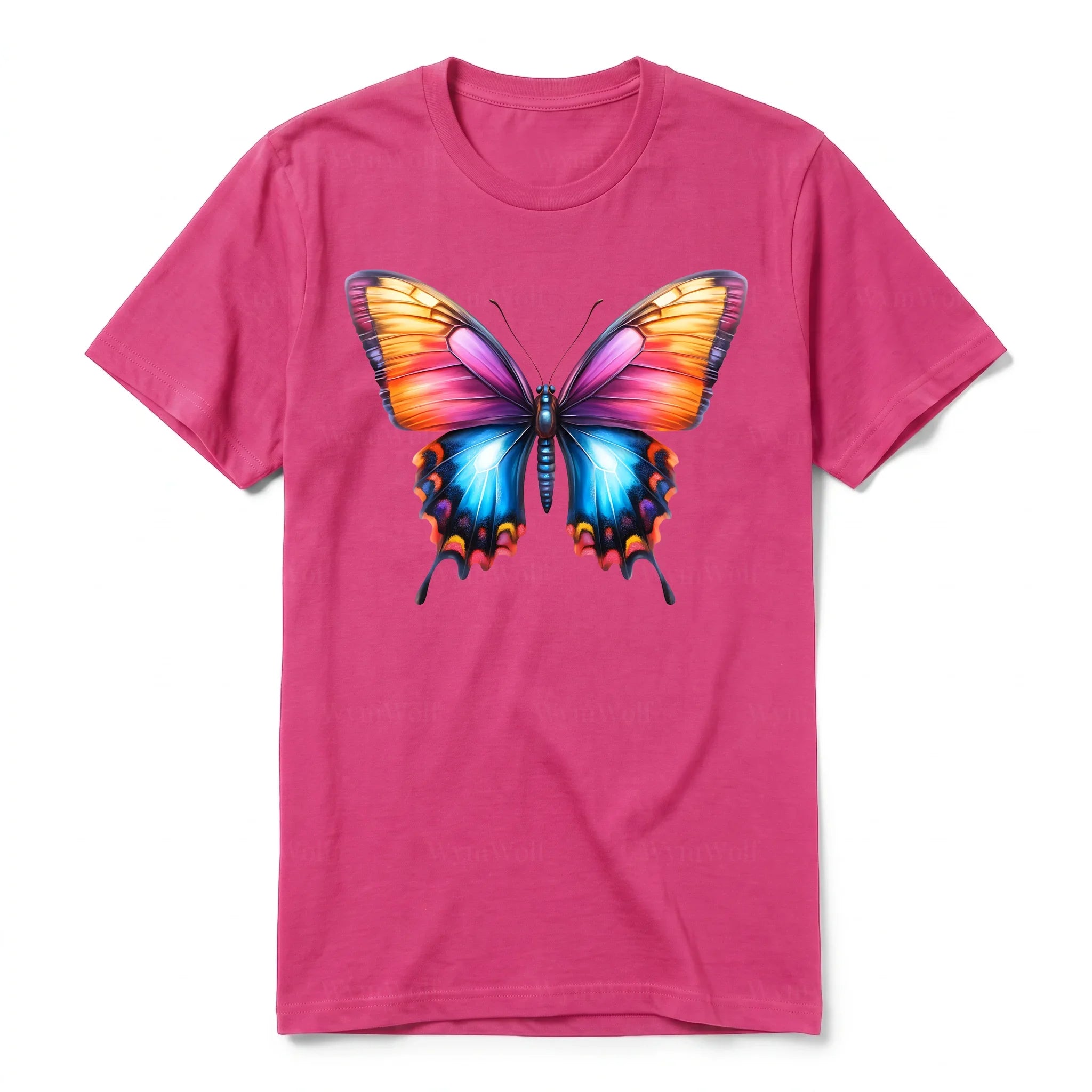 Un T-shirt framboise à manches courtes et col rond, orné d'un motif représentant un arthropod sur le devant.