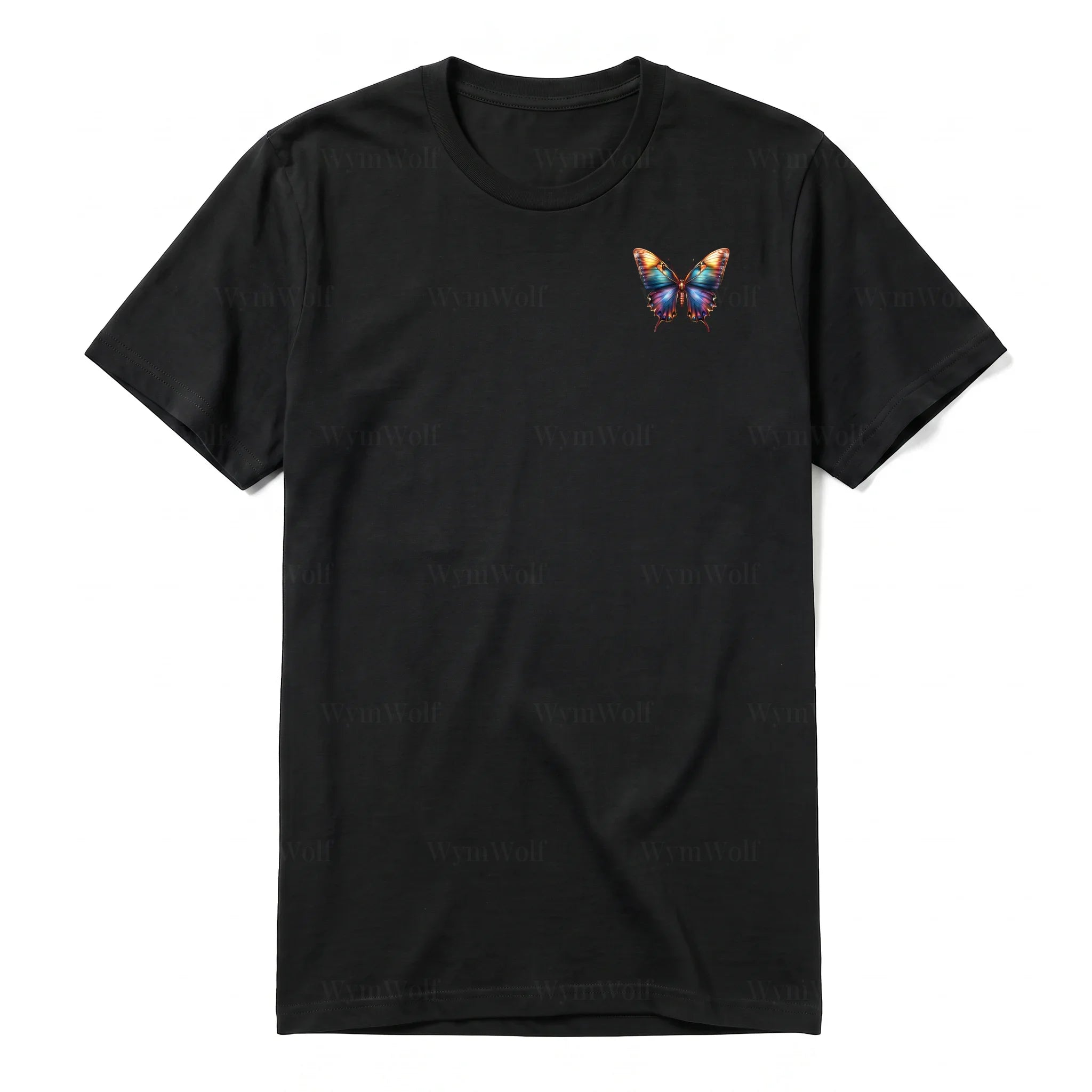 Un T-shirt noir à manches courtes et col rond, orné d'un motif représentant un arthropod sur la poitrine gauche.