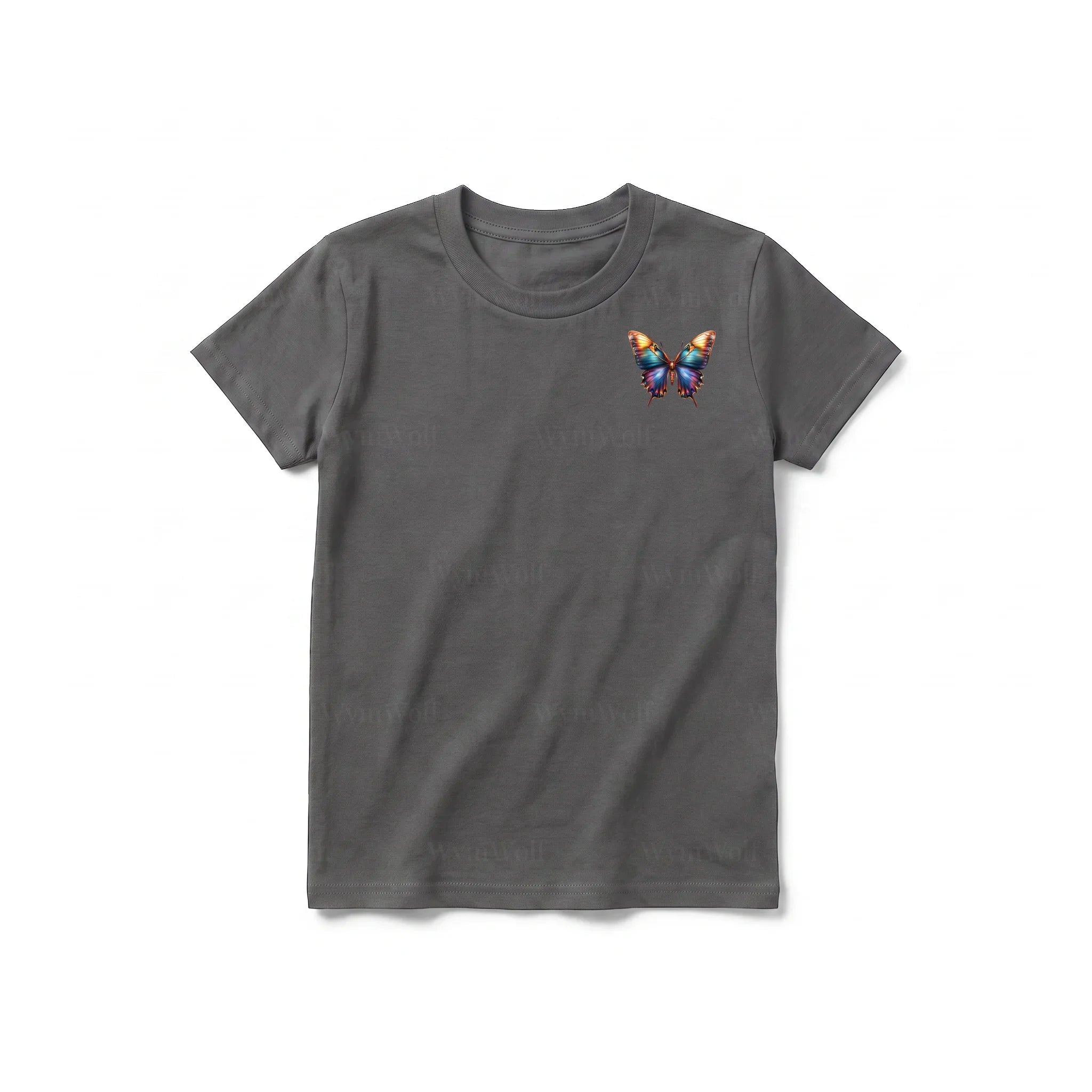 Un T-shirt charbon à manches courtes et col rond pour jeune, orné d'un motif représentant un arthropode sur la poitrine gauche.