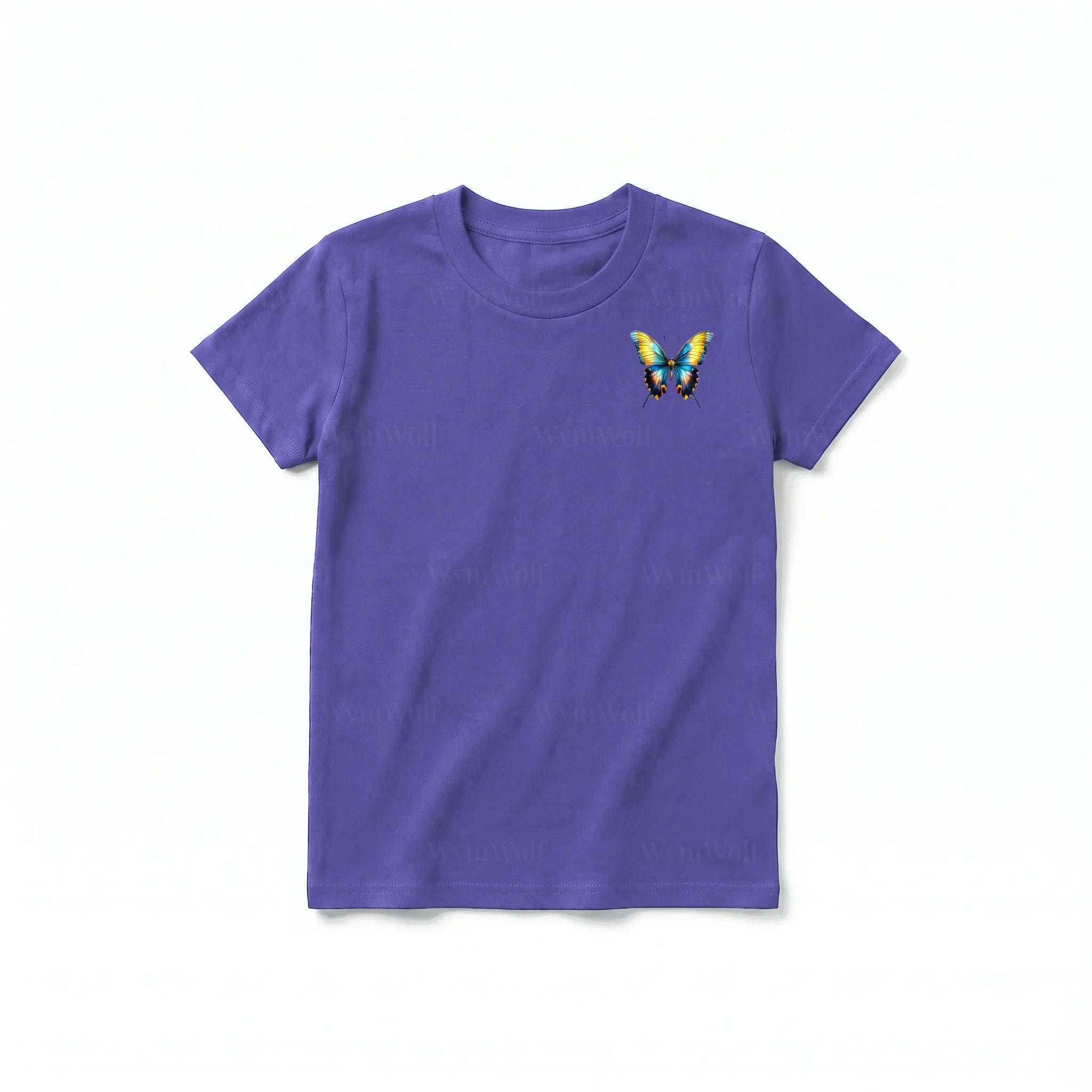 Un T-shirt violet à manches courtes et col rond pour jeune, orné d'un motif représentant un arthropode sur la poitrine gauche.