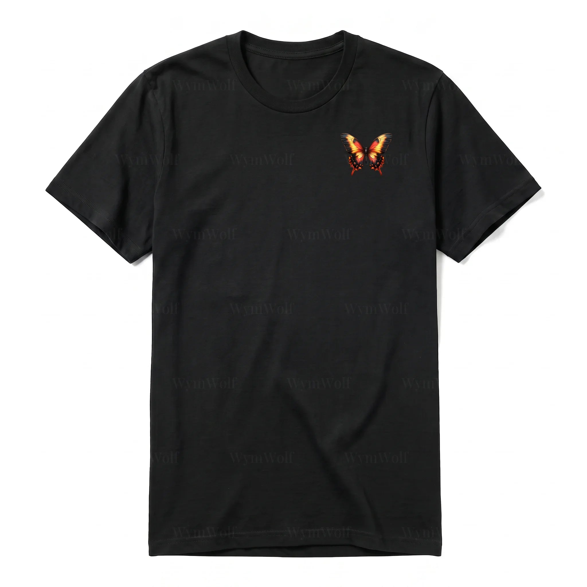 Un T-shirt noir à manches courtes et col rond, orné d'un motif représentant un arthropod sur la poitrine gauche.
