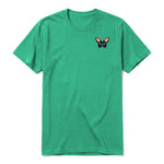 Un T-shirt kelly à manches courtes et col rond, orné d'un motif représentant un arthropod sur la poitrine gauche.
