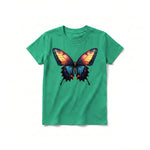 Un T-shirt kelly à manches courtes et col rond pour jeune, orné d'un motif représentant un arthropode sur le devant.