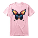 Un T-shirt rose à manches courtes et col rond, orné d'un motif représentant un arthropod sur le devant.
