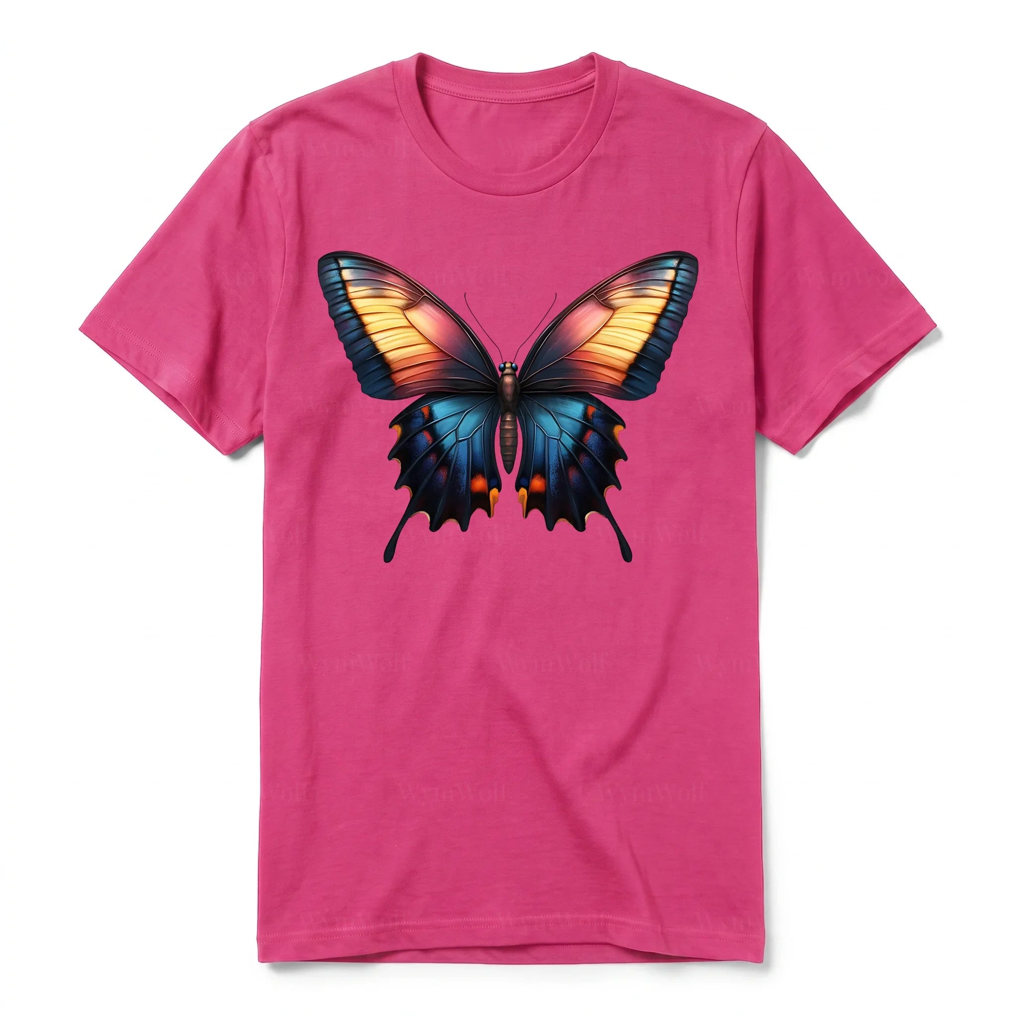 Un T-shirt framboise à manches courtes et col rond, orné d'un motif représentant un arthropod sur le devant.