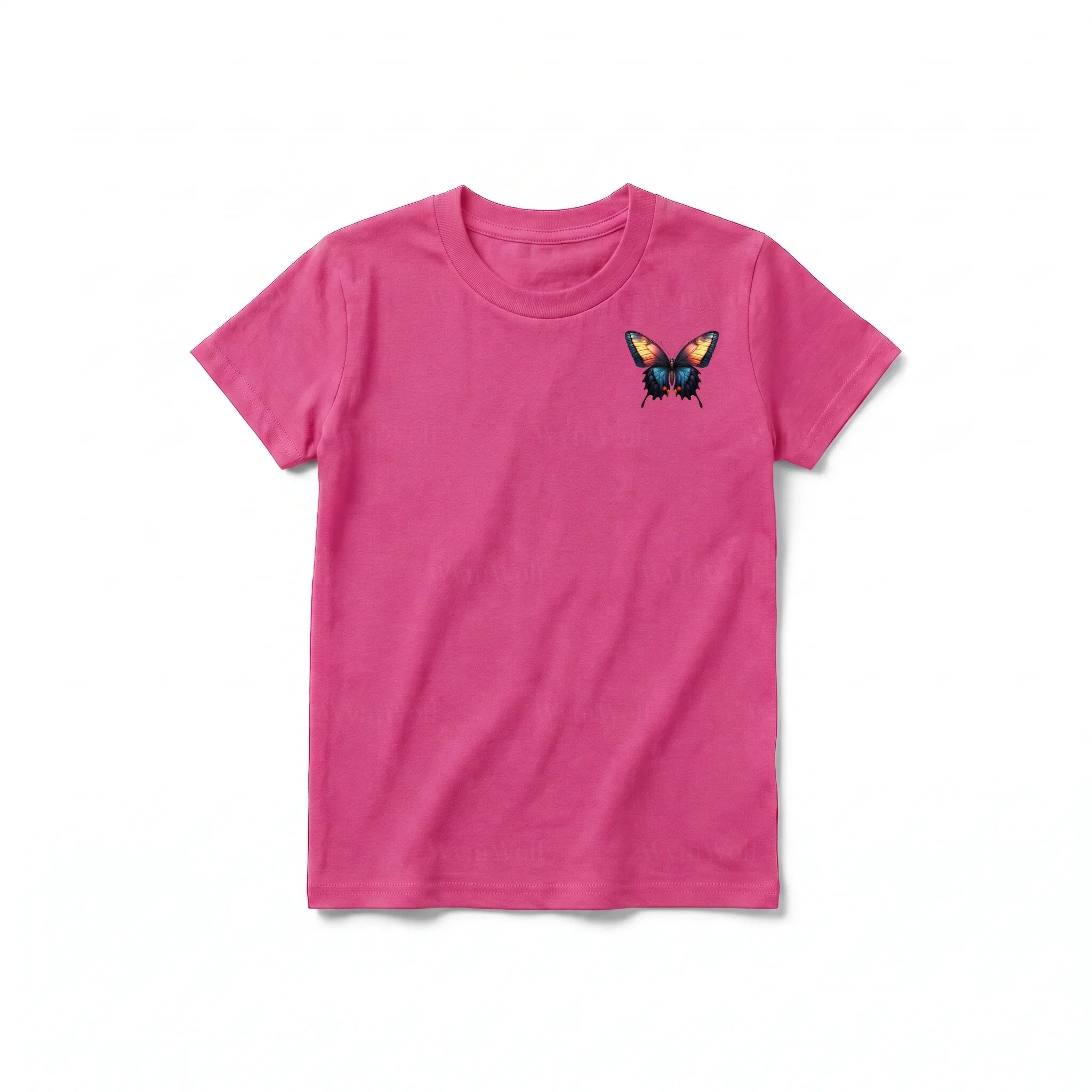 Un T-shirt framboise à manches courtes et col rond pour jeune, orné d'un motif représentant un arthropode sur la poitrine gauche.
