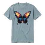 Un T-shirt sauge à manches courtes et col rond, orné d'un motif représentant un arthropod sur le devant.